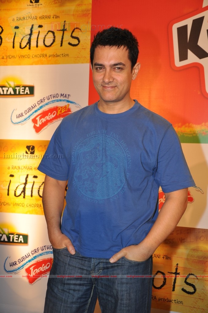 Aamir Khan meet Tata Tea-3 Idiots contest winners Event hd photo