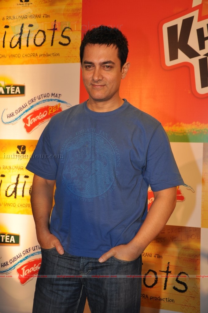 Aamir Khan meet Tata Tea-3 Idiots contest winners Event hd photo