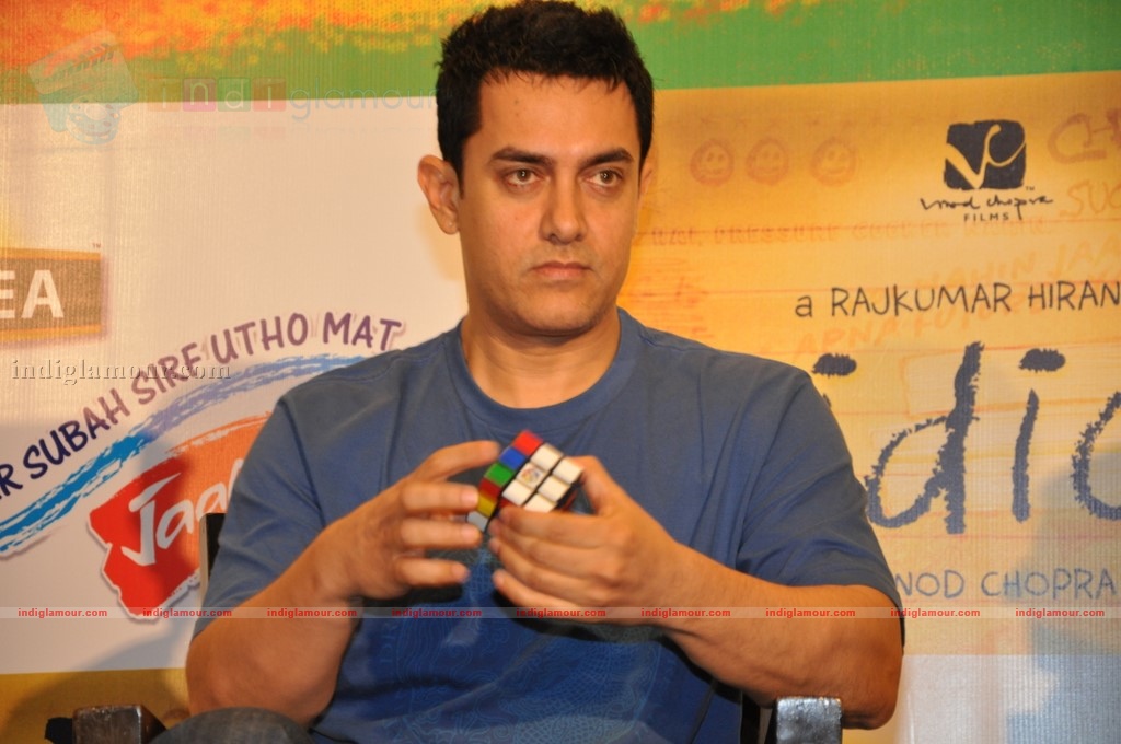 Aamir Khan meet Tata Tea-3 Idiots contest winners Event hd photo