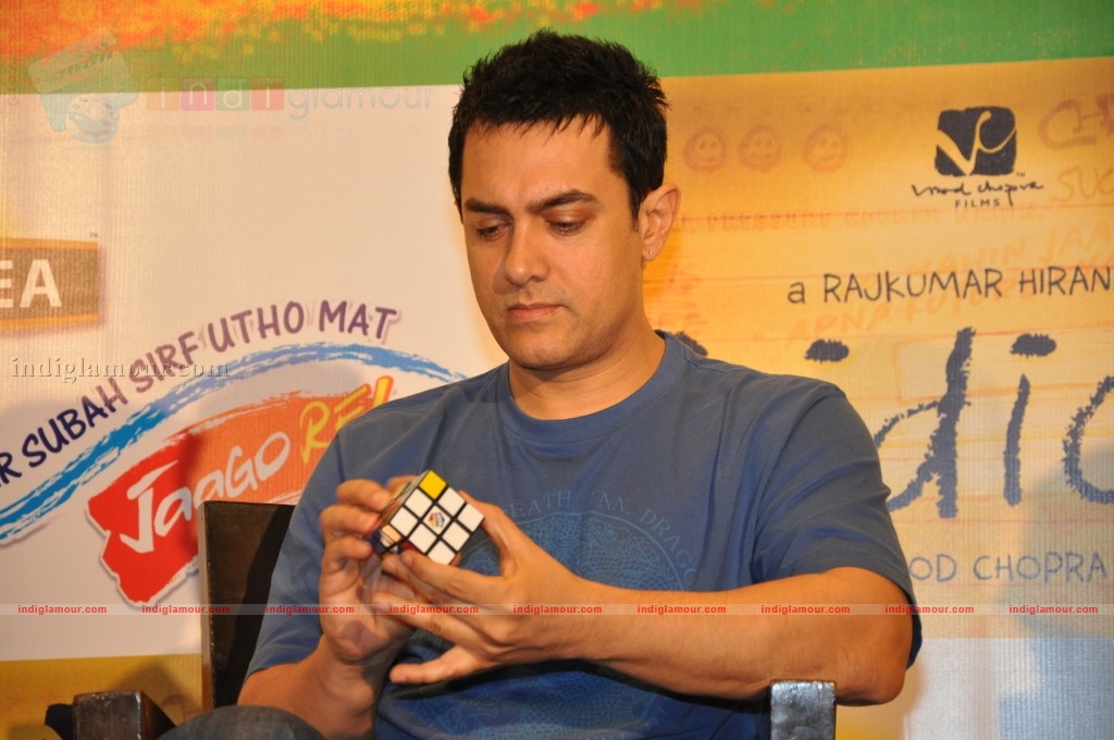 Aamir Khan meet Tata Tea-3 Idiots contest winners Event hd photo