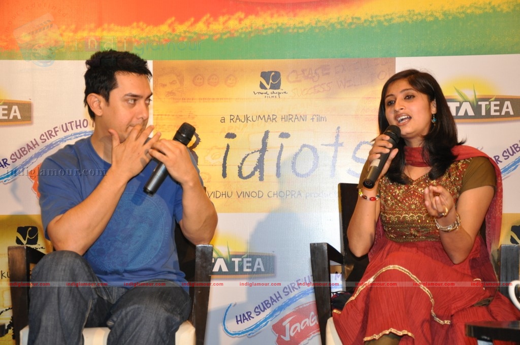 Aamir Khan meet Tata Tea-3 Idiots contest winners Event hd photo