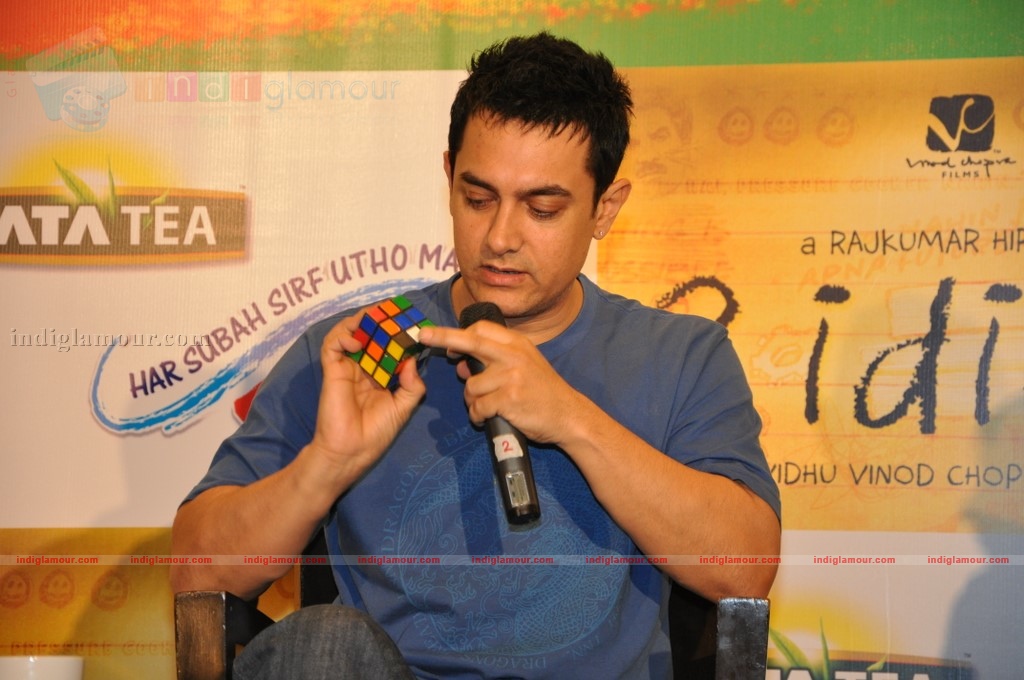 Aamir Khan meet Tata Tea-3 Idiots contest winners Event hd photo