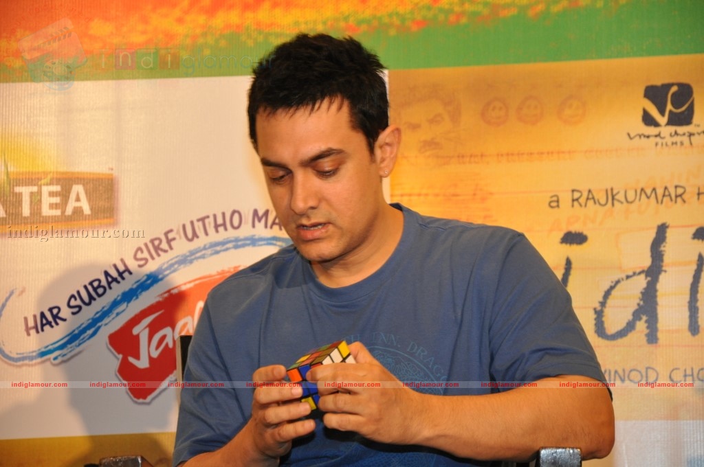 Aamir Khan meet Tata Tea-3 Idiots contest winners Event hd photo