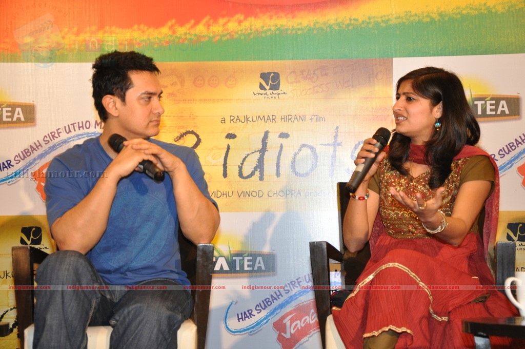 Aamir Khan meet Tata Tea-3 Idiots contest winners Event hd photo