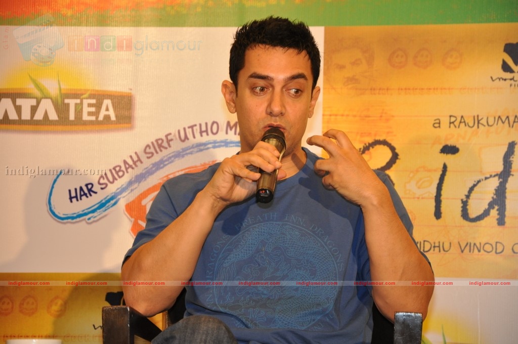 Aamir Khan meet Tata Tea-3 Idiots contest winners Event hd photo