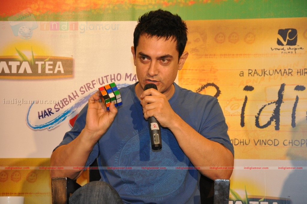 Aamir Khan meet Tata Tea-3 Idiots contest winners Event hd photo