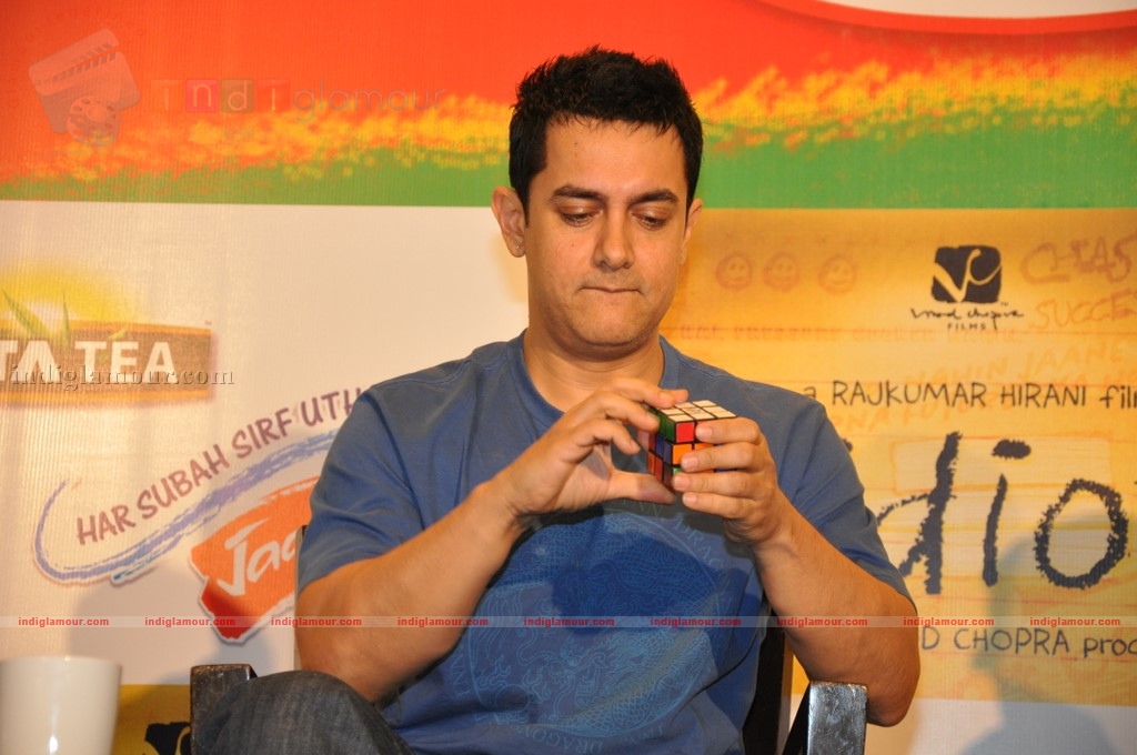 Aamir Khan meet Tata Tea-3 Idiots contest winners Event hd photo