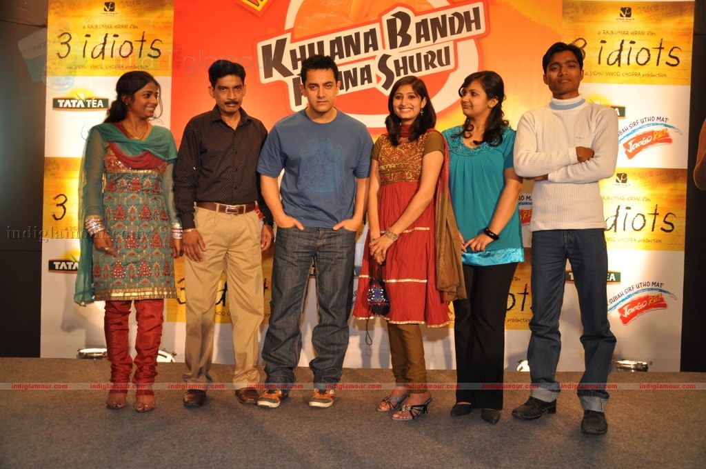 Aamir Khan meet Tata Tea-3 Idiots contest winners Event hd photo
