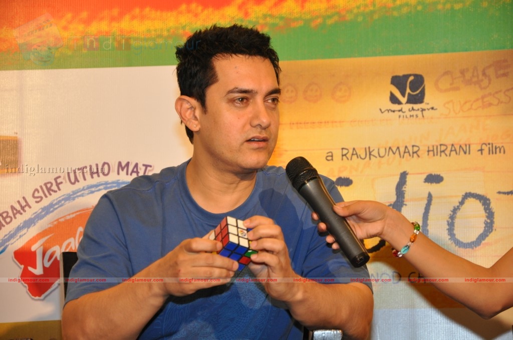 Aamir Khan meet Tata Tea-3 Idiots contest winners Event hd photo