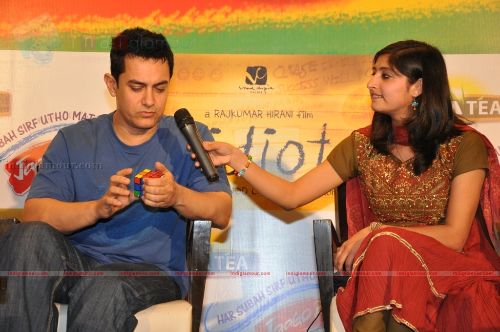 Aamir Khan meet Tata Tea-3 Idiots contest winners Event hd photo