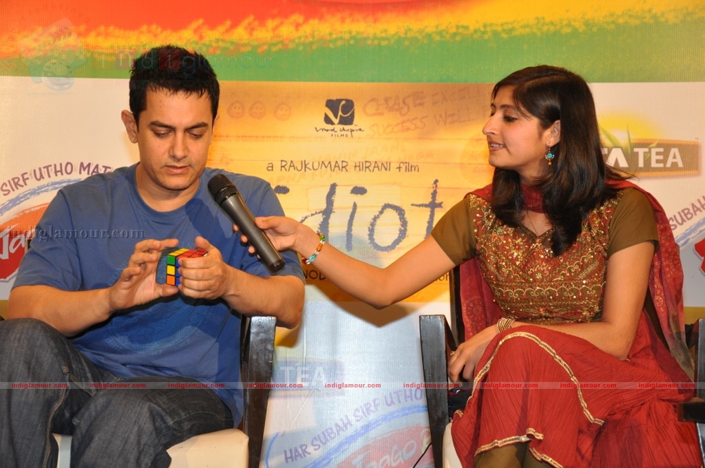 Aamir Khan meet Tata Tea-3 Idiots contest winners Event hd photo