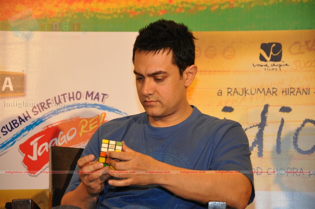 Aamir Khan meet Tata Tea-3 Idiots contest winners Event hd photo