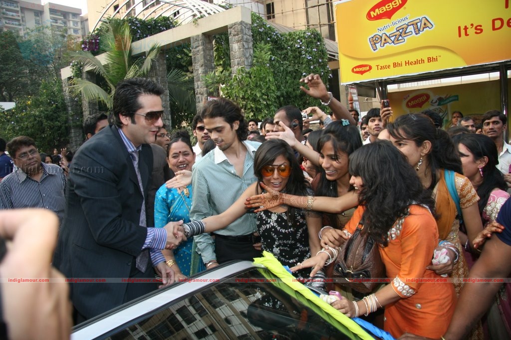 Fardeen Promotes Dulha Mil Gaya Event hd photo