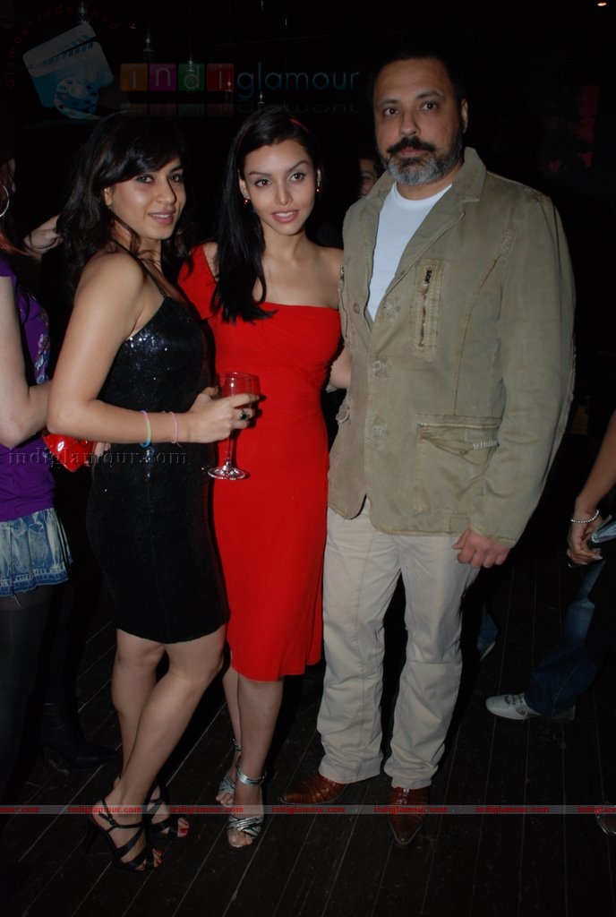 Koena Mitra celebrates her Birthday Event hd photo