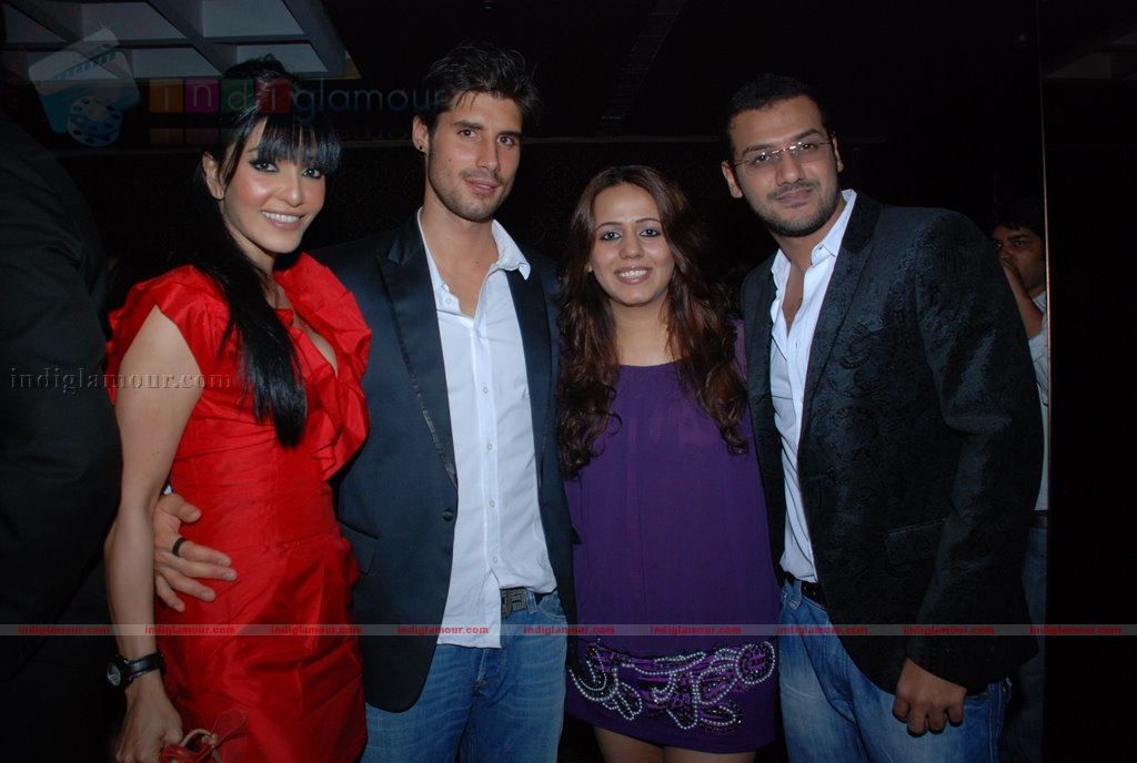 Koena Mitra celebrates her Birthday Event hd photo