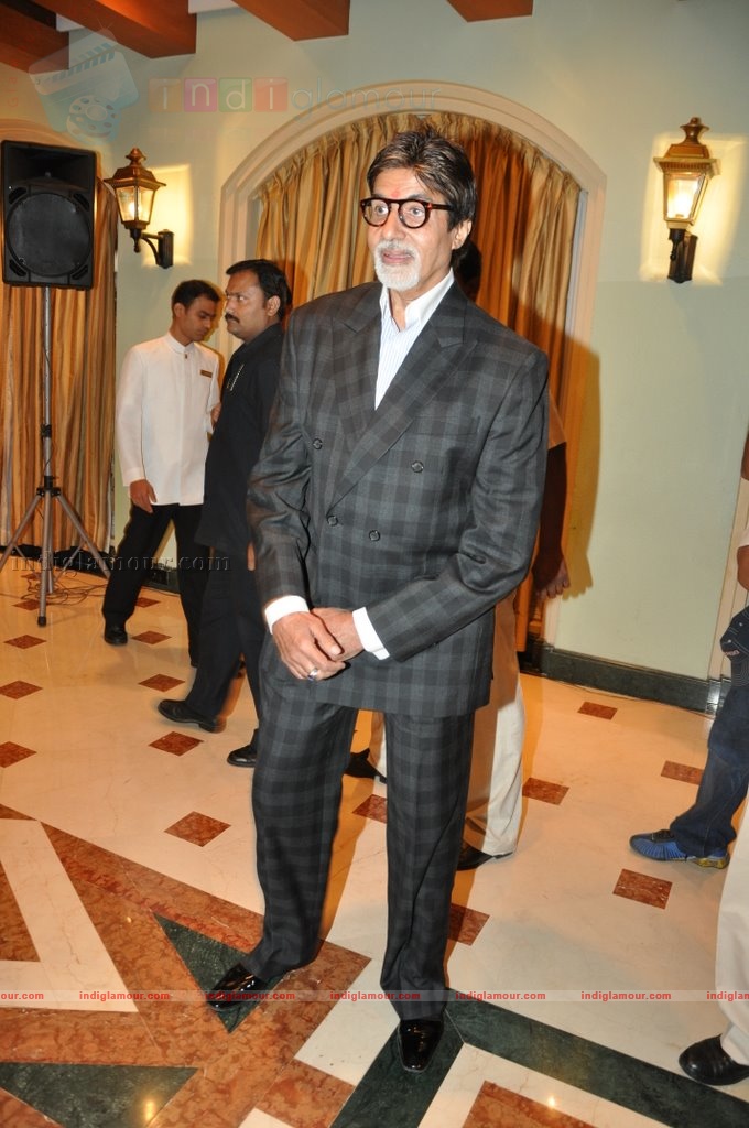 BigB, Ritesh, Neetu Chandra and Gul at Rann Media meet Event hd photo