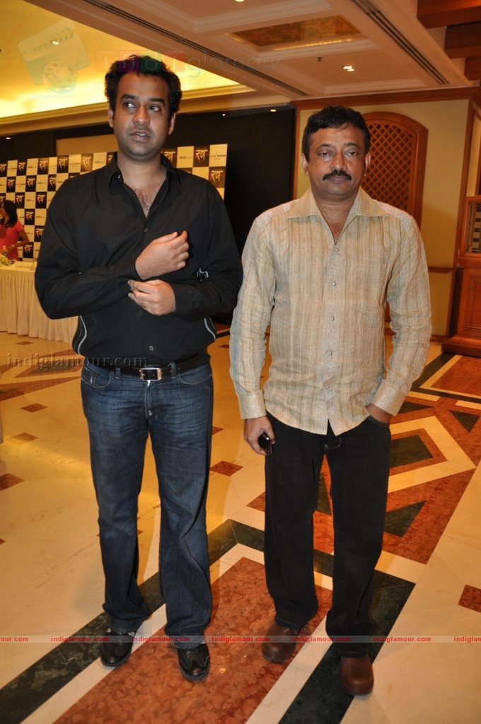 BigB, Ritesh, Neetu Chandra and Gul at Rann Media meet Event hd photo