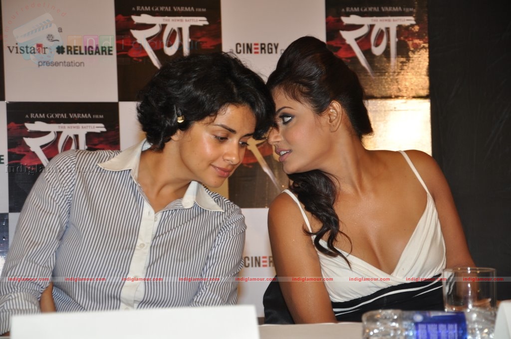 BigB, Ritesh, Neetu Chandra and Gul at Rann Media meet Event hd photo