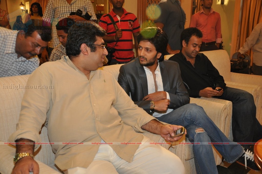 BigB, Ritesh, Neetu Chandra and Gul at Rann Media meet Event hd photo