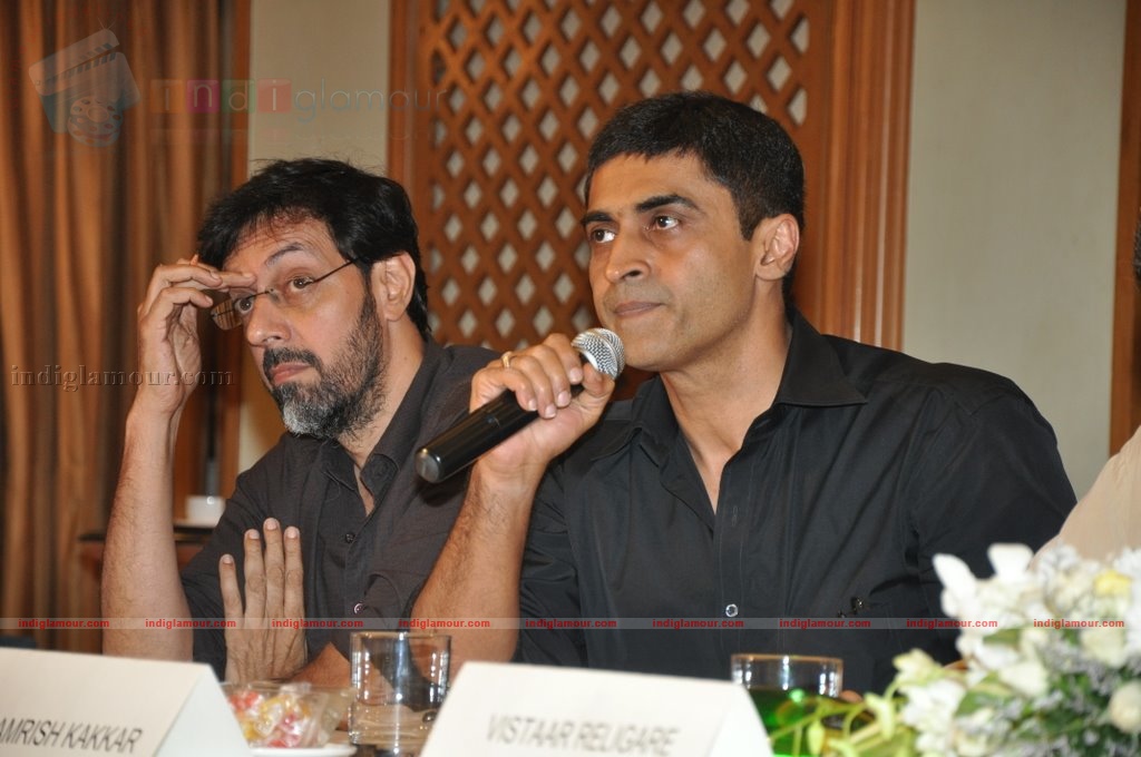 BigB, Ritesh, Neetu Chandra and Gul at Rann Media meet Event hd photo