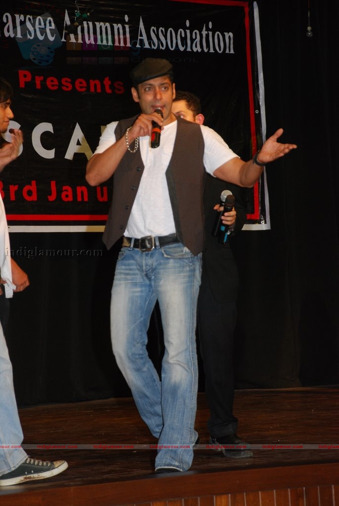 Salman Khan promotes Veer at college fest Event hd photo