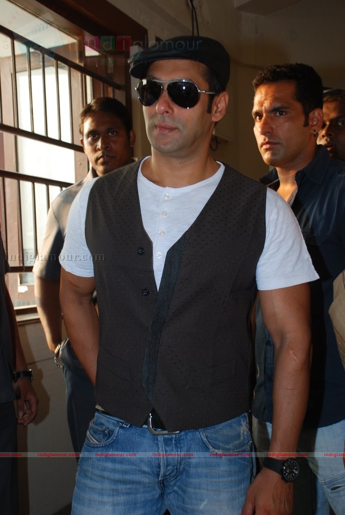 Salman Khan promotes Veer at college fest Event hd photo