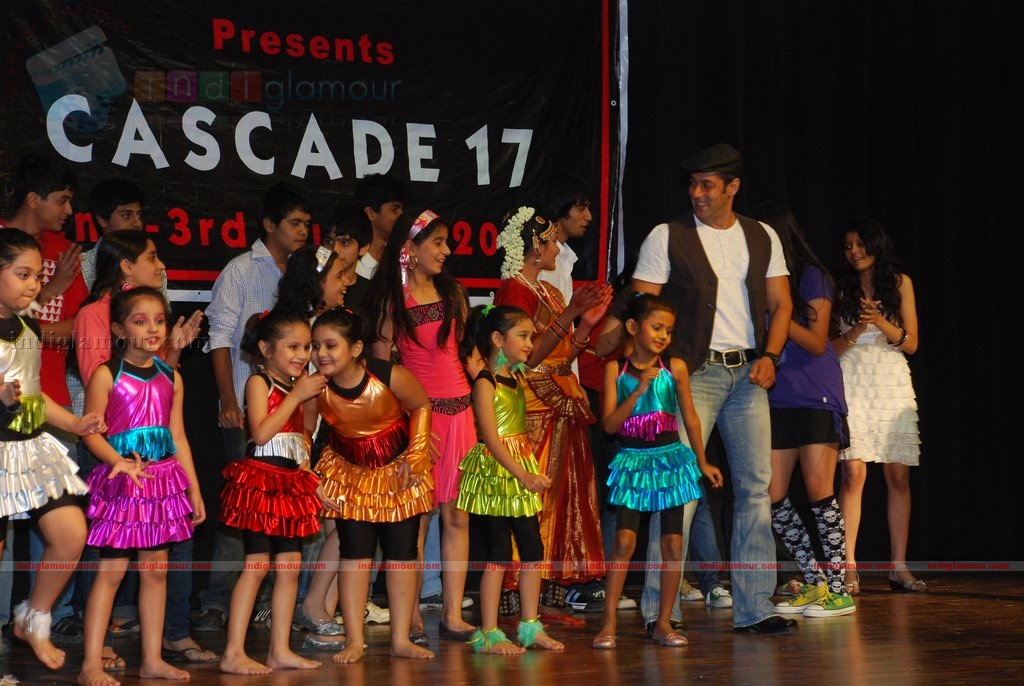 Salman Khan promotes Veer at college fest Event hd photo