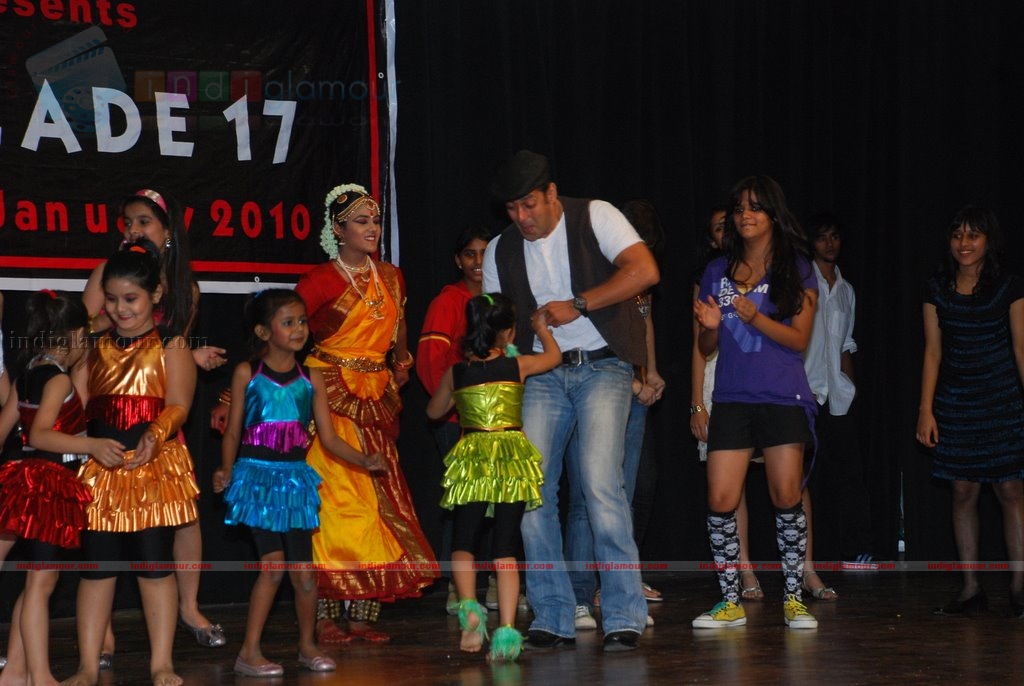 Salman Khan promotes Veer at college fest Event hd photo