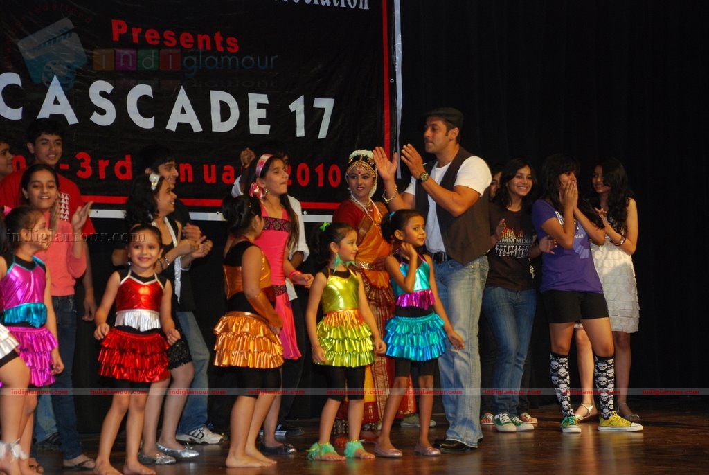 Salman Khan promotes Veer at college fest Event hd photo