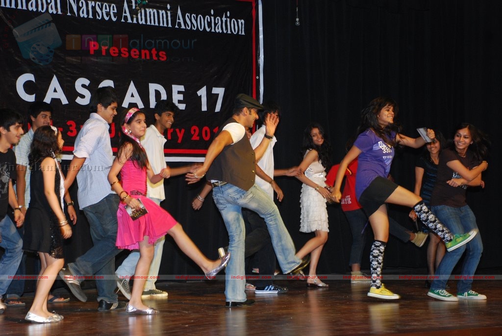 Salman Khan promotes Veer at college fest Event hd photo