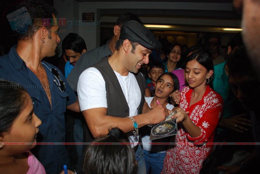 Salman Khan promotes Veer at college fest Event hd photo