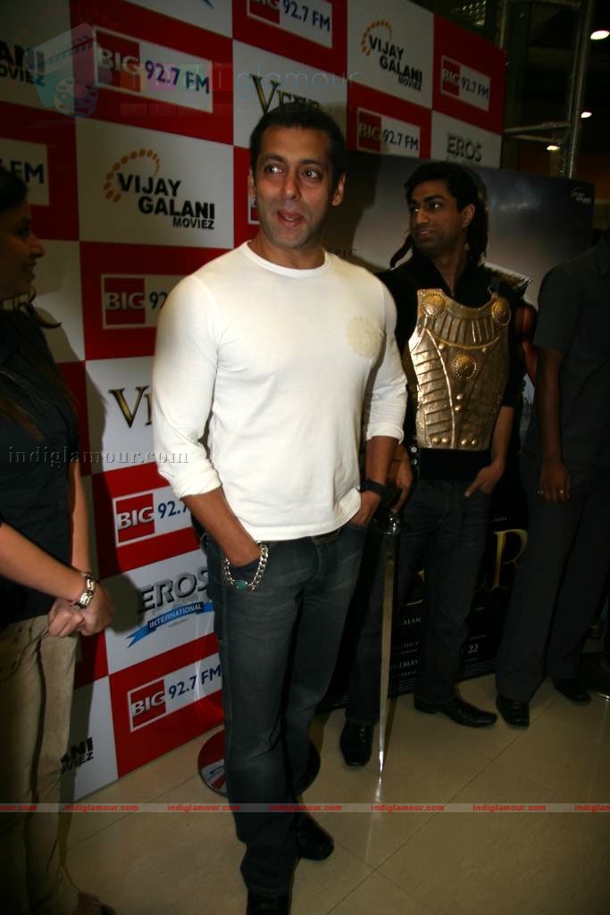 Salman Khan promotes Veer at Big FM Event hd photo
