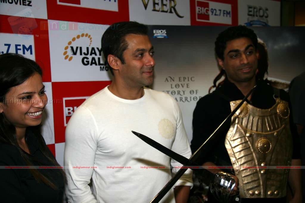 Salman Khan promotes Veer at Big FM Event hd photo