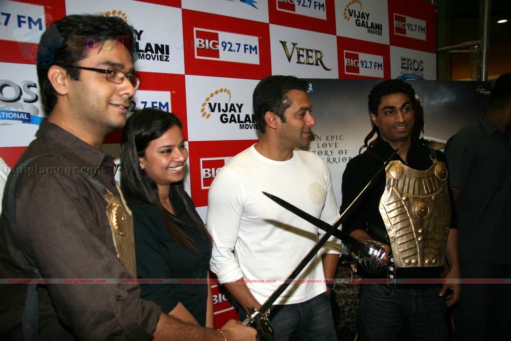 Salman Khan promotes Veer at Big FM Event hd photo