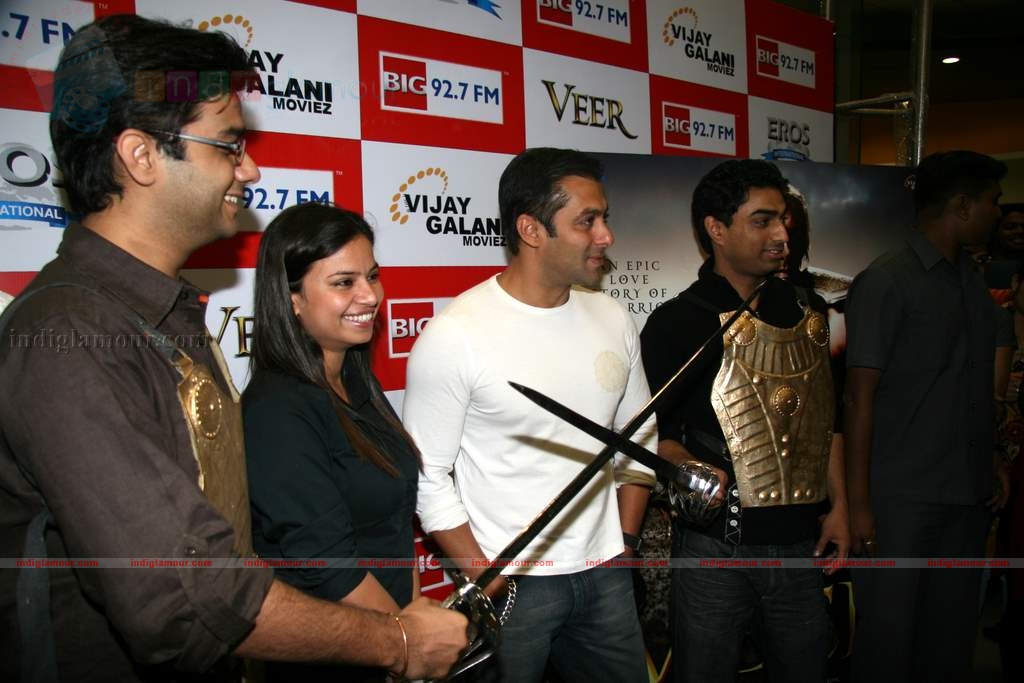 Salman Khan promotes Veer at Big FM Event hd photo