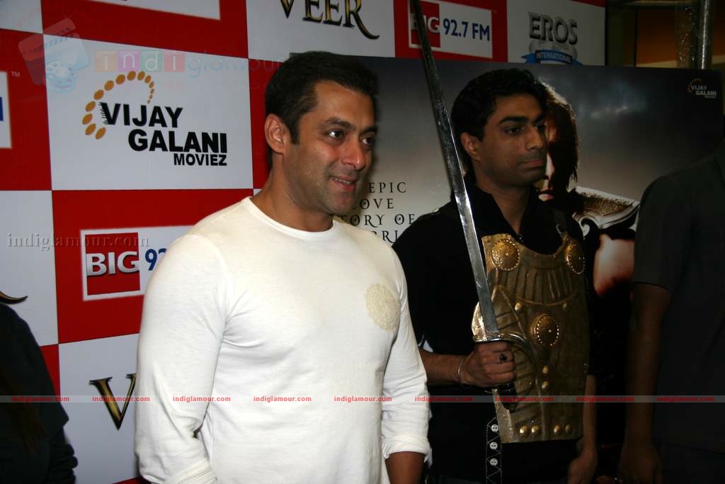 Salman Khan promotes Veer at Big FM Event hd photo