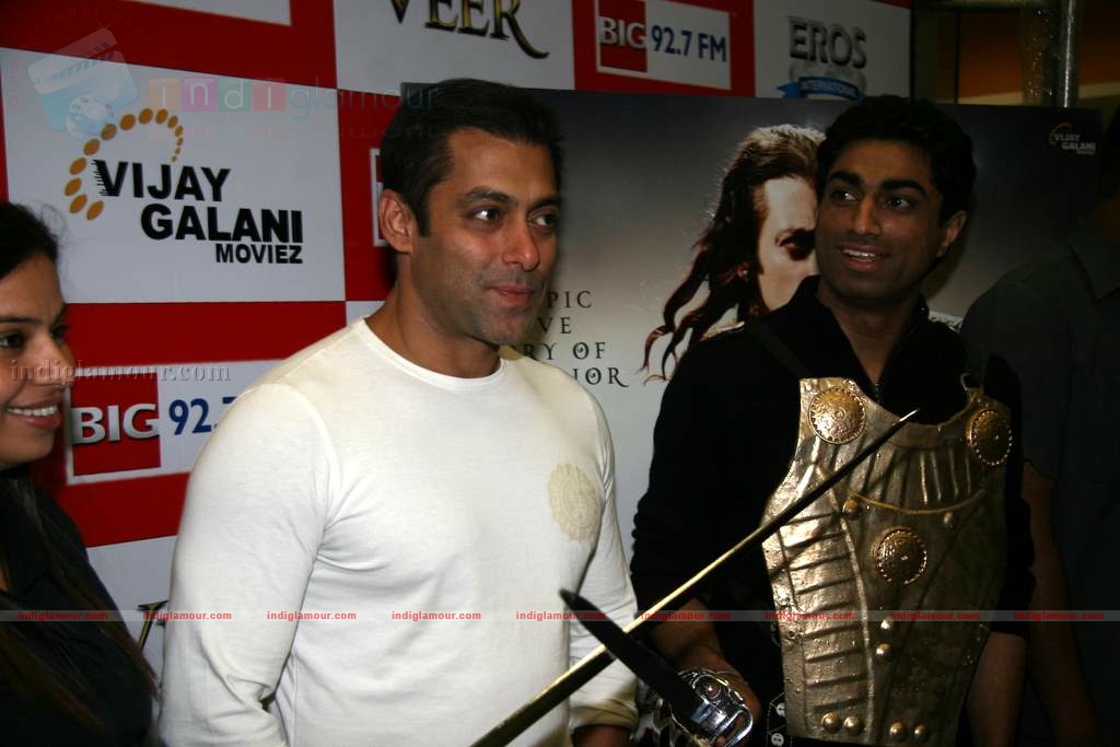 Salman Khan promotes Veer at Big FM Event hd photo