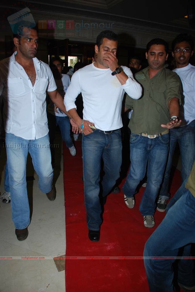 Salman promotes Veer at Radiocity Event hd photo