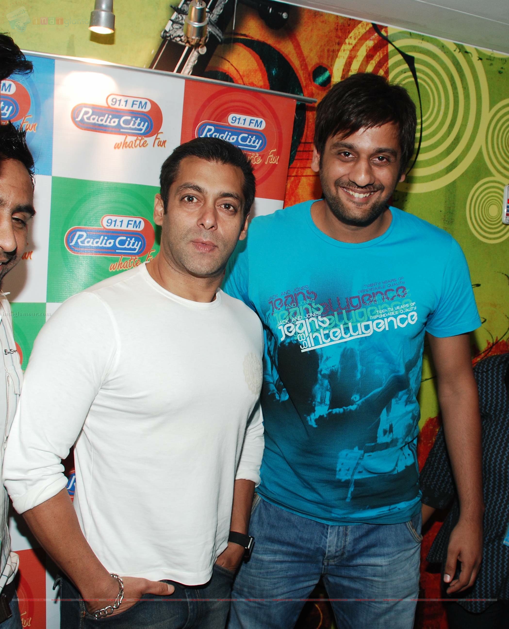 Salman promotes Veer at Radiocity Event hd photo