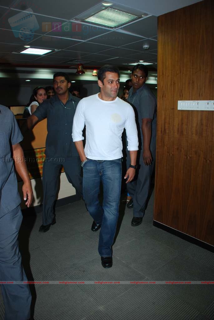 Salman promotes Veer at Radiocity Event hd photo
