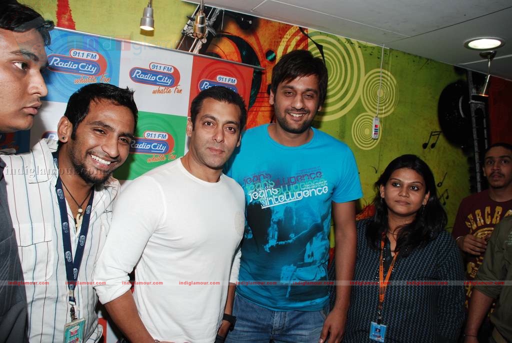 Salman promotes Veer at Radiocity Event hd photo