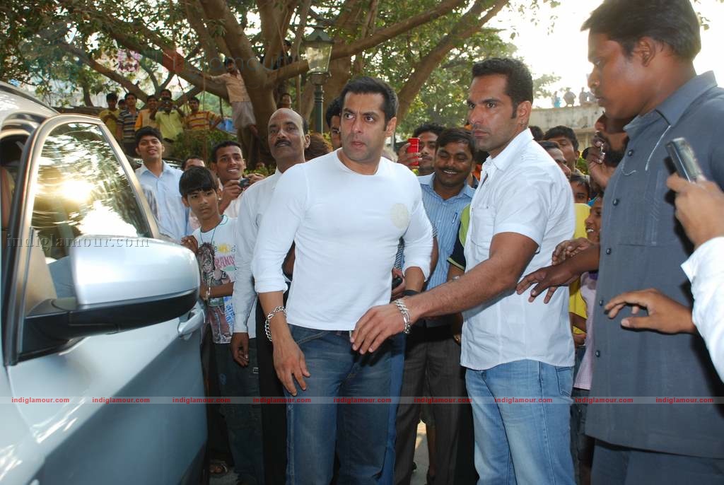 Salman promotes Veer at Radiocity Event hd photo