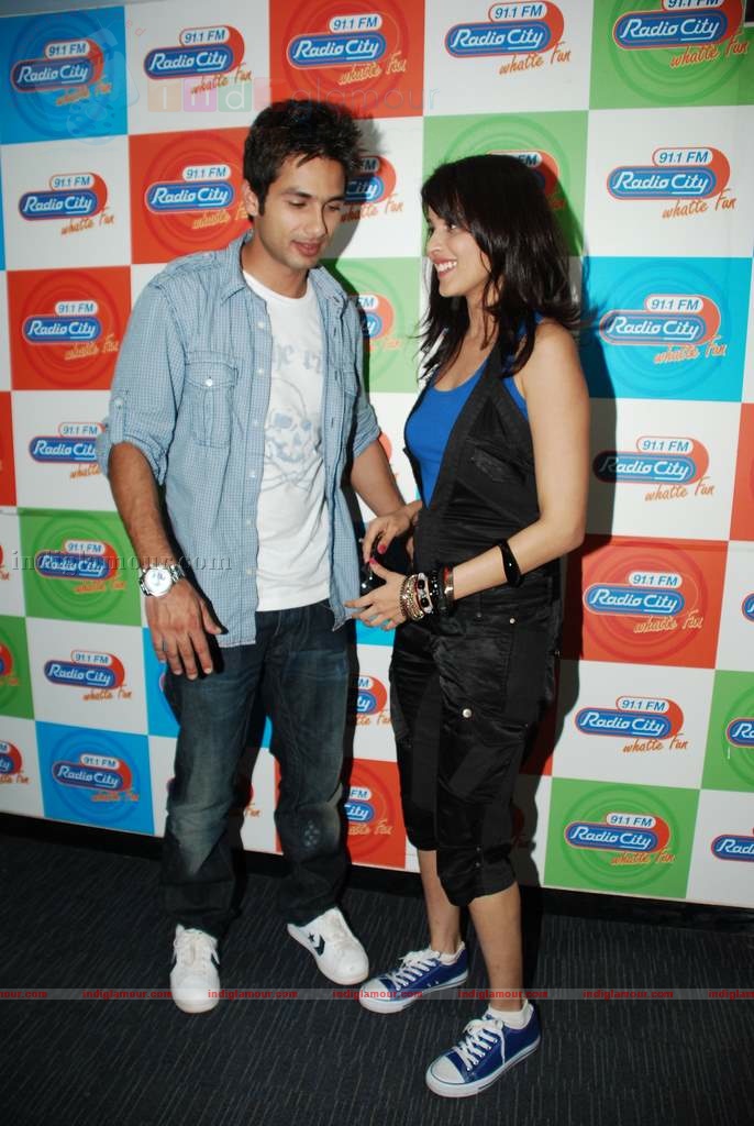 Shahid and Genelia promote Chance Pe Dance at Radio City 91.1 FM Event hd photo