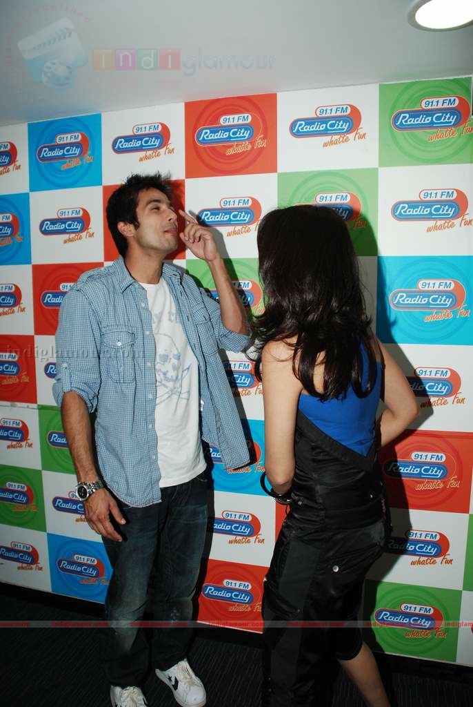 Shahid and Genelia promote Chance Pe Dance at Radio City 91.1 FM Event hd photo