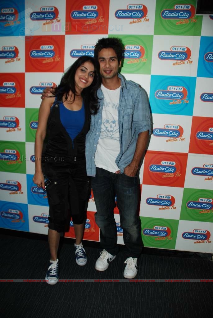 Shahid and Genelia promote Chance Pe Dance at Radio City 91.1 FM Event hd photo