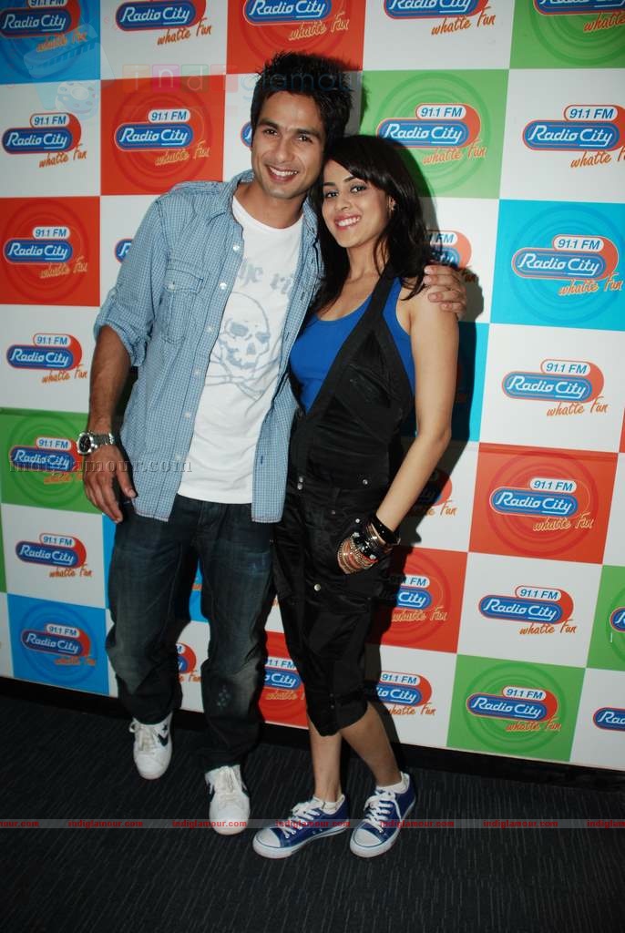 Shahid and Genelia promote Chance Pe Dance at Radio City 91.1 FM Event hd photo