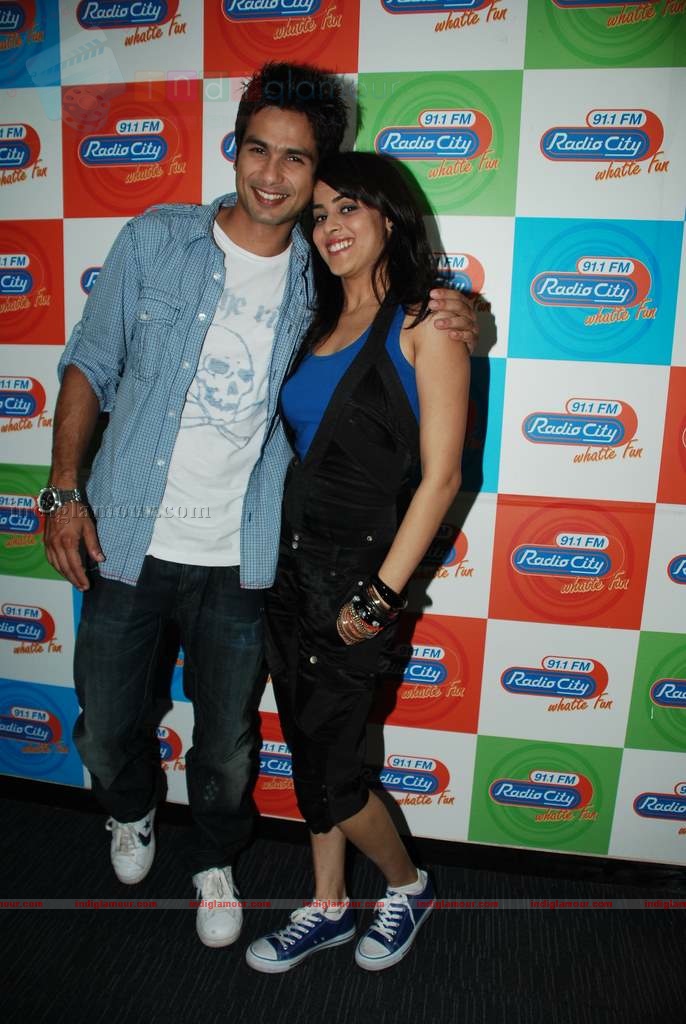 Shahid and Genelia promote Chance Pe Dance at Radio City 91.1 FM Event hd photo