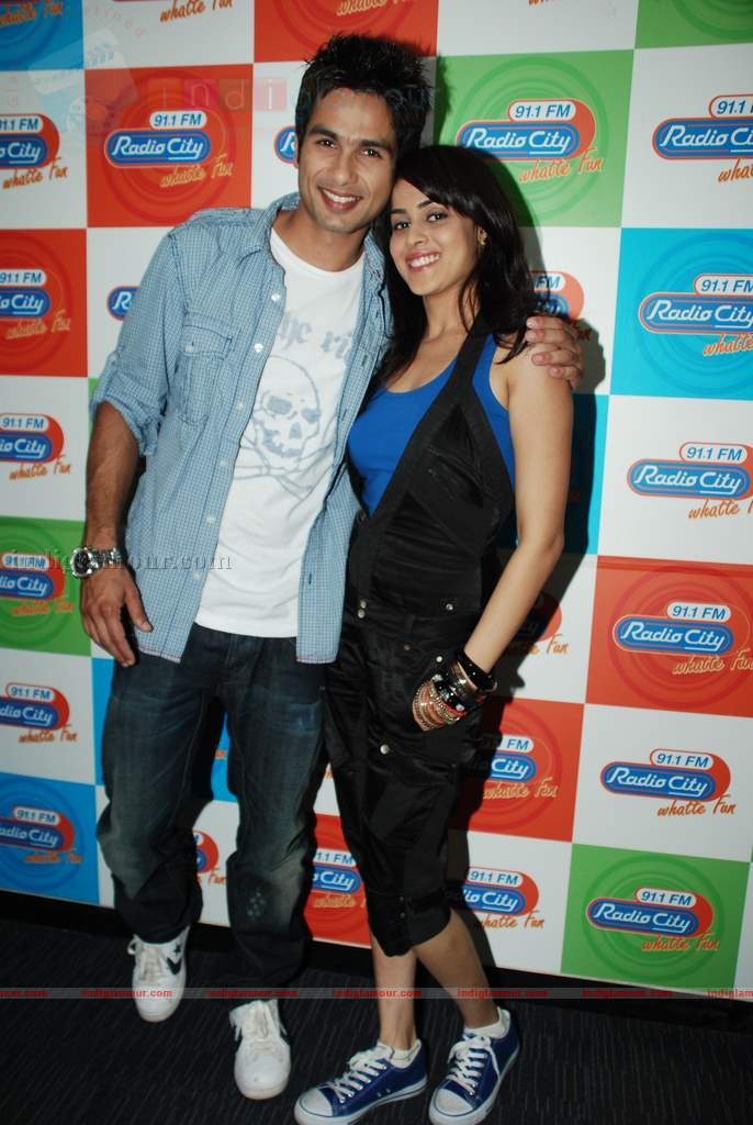 Shahid and Genelia promote Chance Pe Dance at Radio City 91.1 FM Event hd photo