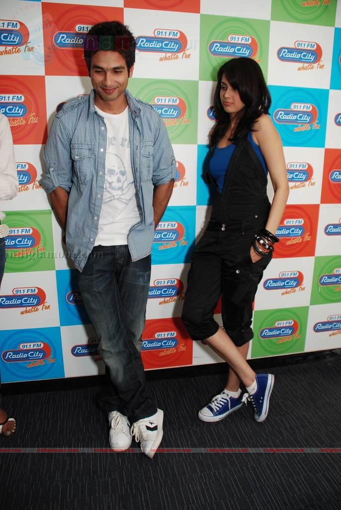 Shahid and Genelia promote Chance Pe Dance at Radio City 91.1 FM Event hd photo