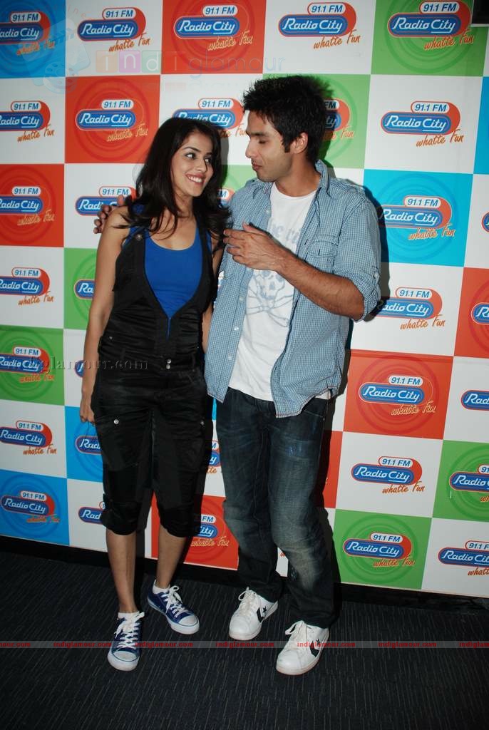 Shahid and Genelia promote Chance Pe Dance at Radio City 91.1 FM Event hd photo